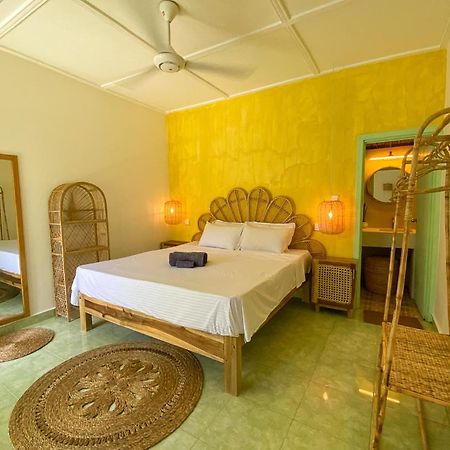 Отель Banana Surf House Аругам Экстерьер фото