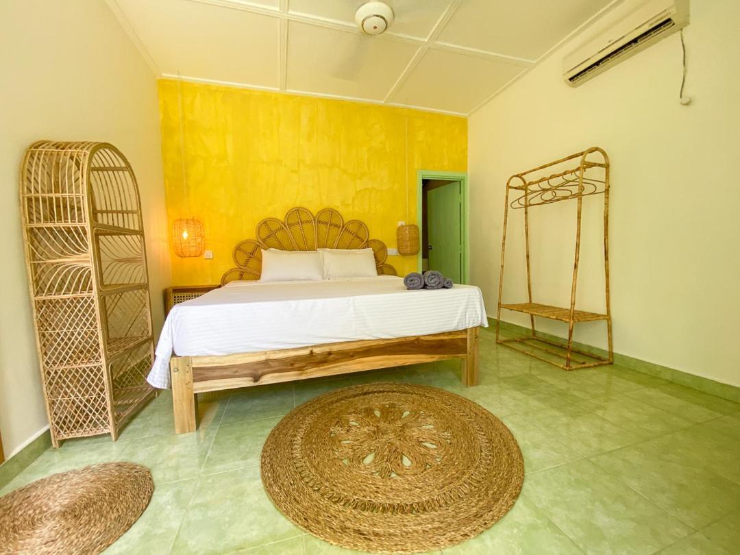 Отель Banana Surf House Аругам Экстерьер фото